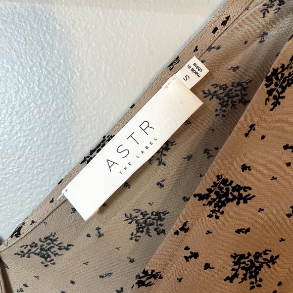 ASTR The Label Dolman Sleeve Button Down Floral Midi Dress SZ Small | Beige - Picture 9 of 15